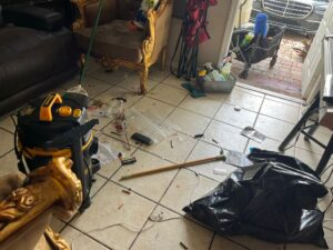 Read more about the article 7 Quick Decluttering Tips For Hoarders to Refresh Any Room